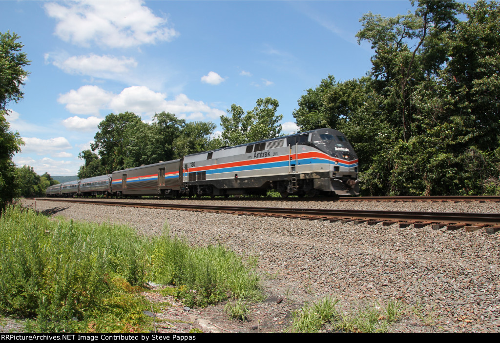 Amtrak 130 takes train 42 east toward Harrisburg